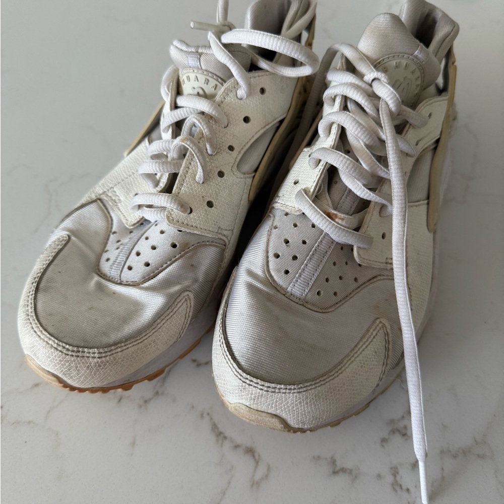 Nike Women's Sneakers in White and Tan